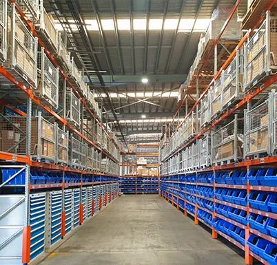 Bottlenecks and Performance Dips: The Costs and Causes of Warehouse Downtime - Containit Solutions
