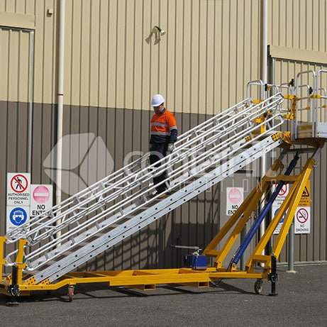 2.8m-4m Adjustable Access Platform - Containit Solutions